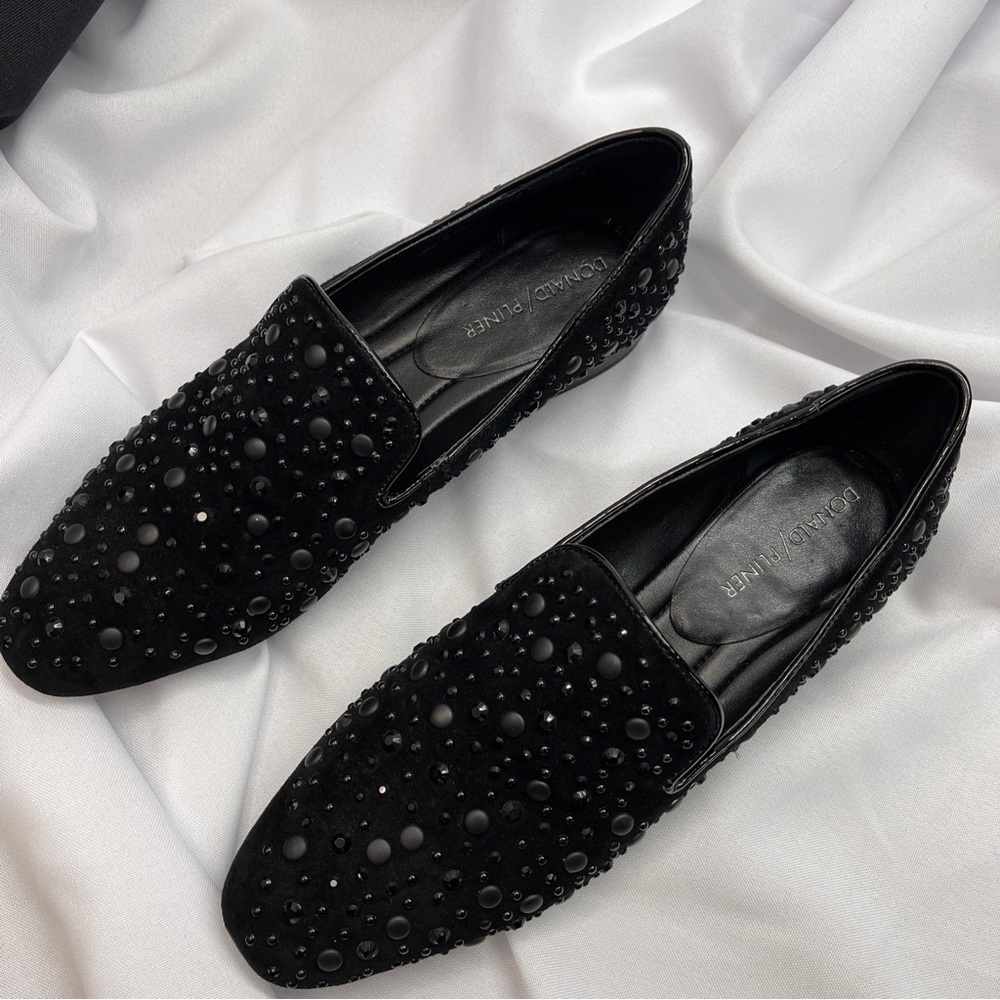 Donald Pliner Lynn Loafer Flat slip on size 7M trim with patent leather beaded